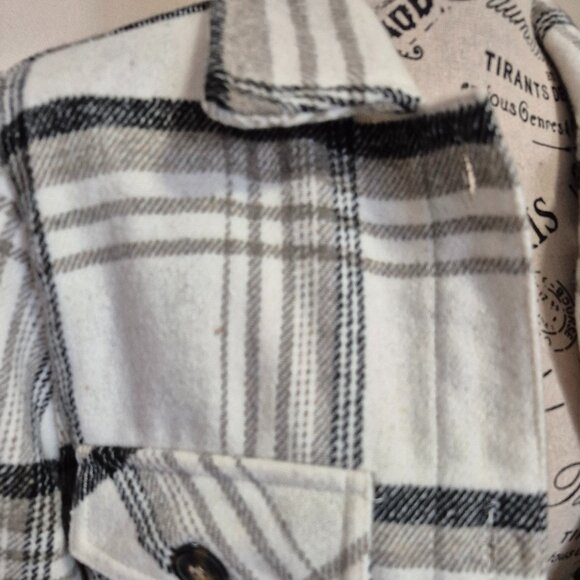 Shacket - Picture 3 of 11